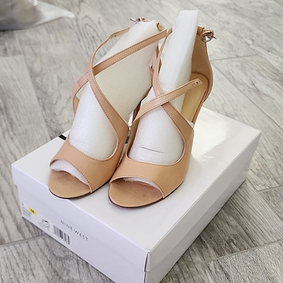 Nine West Nude strappy high heels - Picture 1 of 8